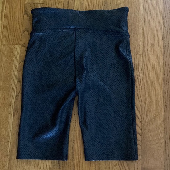 NWT SPANX Faux Leather Bike Shorts Black Metallic Snake Print Size XS - Picture 10 of 13